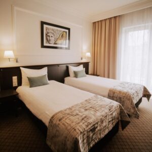 pokoje typu studio, hotel trzy gwiazdkowy, pokoje 5 osobowe, śniadanie w cenie 18