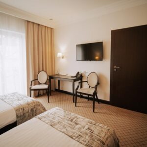 pokoje typu studio, hotel trzy gwiazdkowy, pokoje 5 osobowe, śniadanie w cenie 19