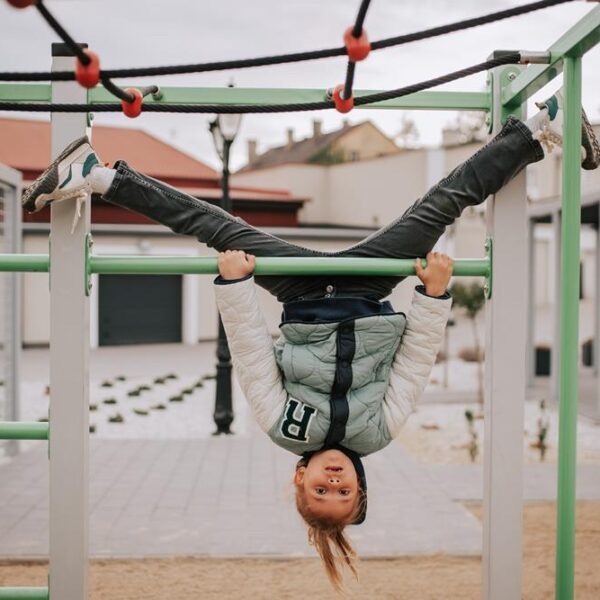plac zabaw, hotel dla dzieci, hotel przyjazny rodzinom z dziećmi, atrakcje dla dzieci, czas wolny w hotelu, hotel wielkopolska25